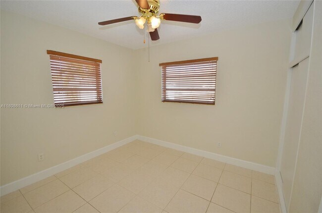 Building Photo - 481 W 55th Pl