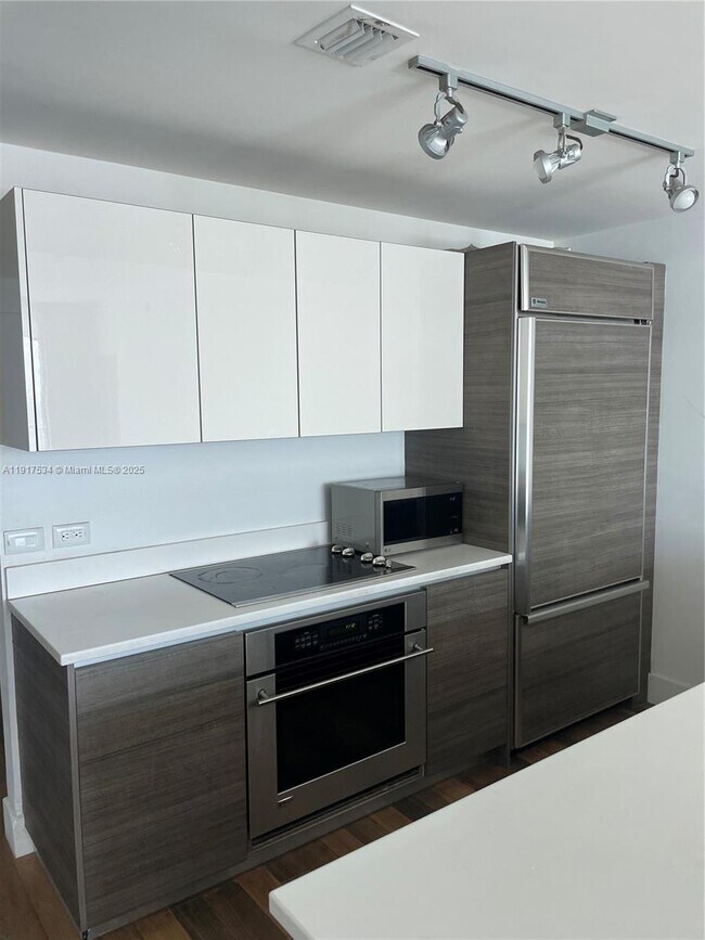 Building Photo - 1100 S Miami Ave