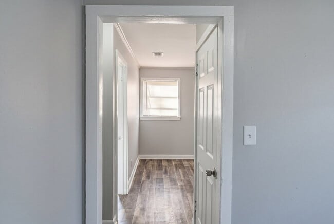 Building Photo - 352 Adams St