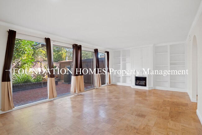 Building Photo - Spacious 3BR End Unit with Enclosed Patio, Balcony & Community Amenities!  FOUNDATION