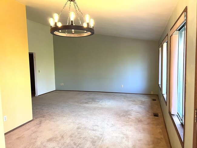 Building Photo - 11585 SW Settler Way