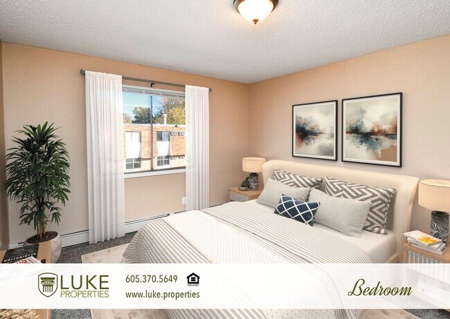 Building Photo - 405 S Sycamore Ave