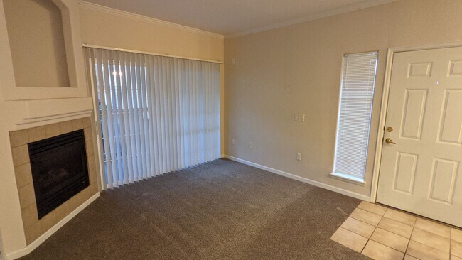 Building Photo - AWESOME 2-BEDROOM CONDO INCL. GARAGE, SWIMMING POOL, WASHER & DRYER!