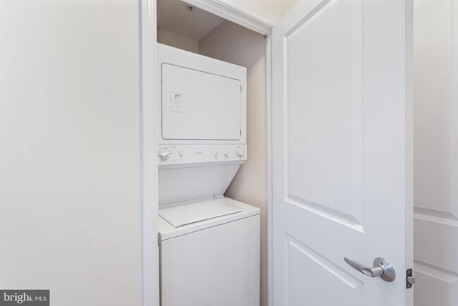 Building Photo - 155 Potomac Passage