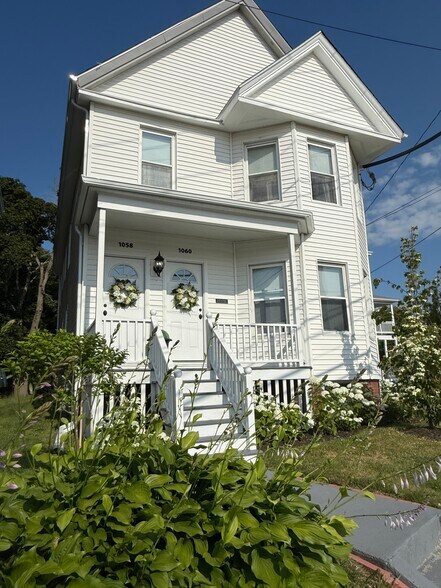 Building Photo - 1060 Forest Ave