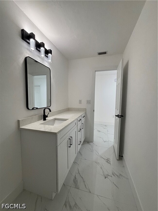 Building Photo - 6497 Royal Woods Dr