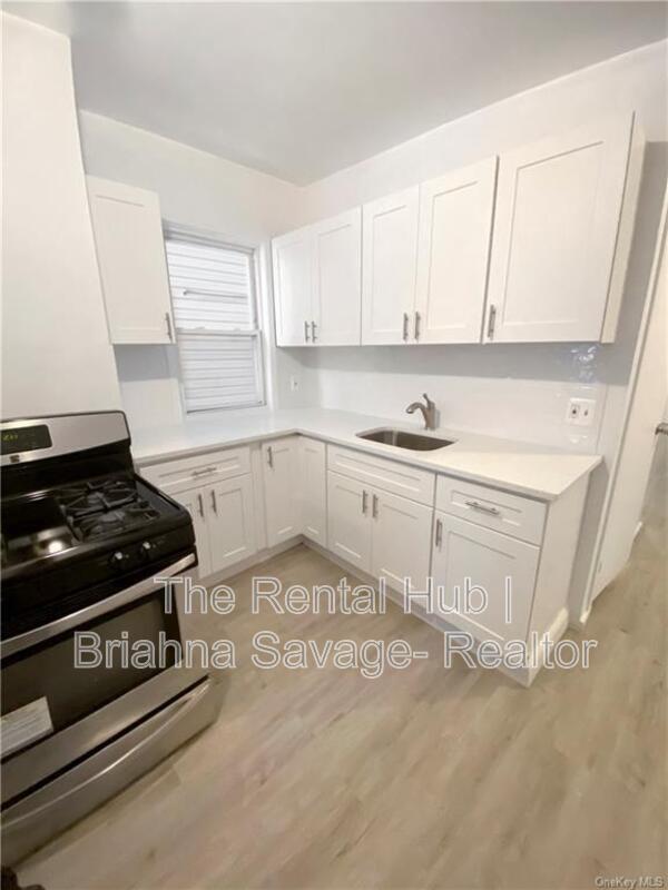 Building Photo - 411 Warburton Ave