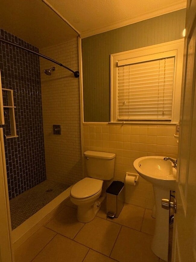 Building Photo - Commercial or Residential