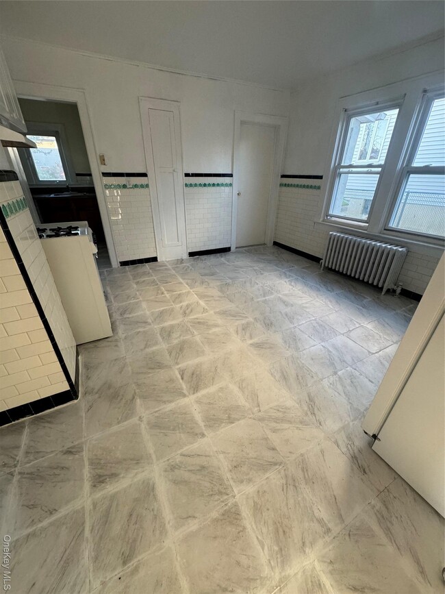 Building Photo - 21 2nd St