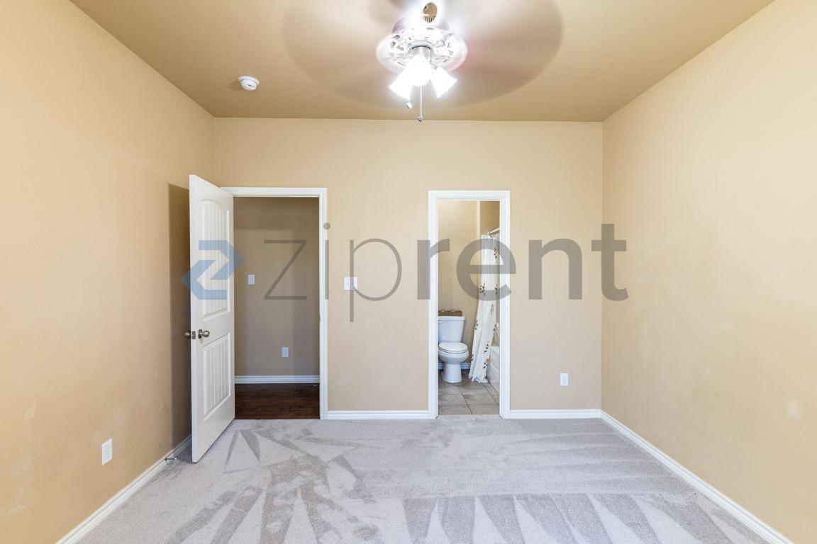 Building Photo - Unit