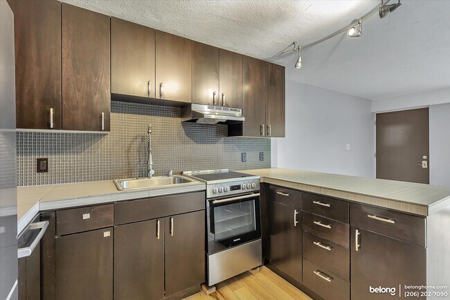 Building Photo - 752 Bellevue Ave E