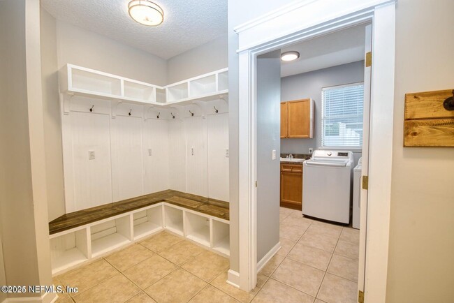 Building Photo - 1440 S Burgandy Trail