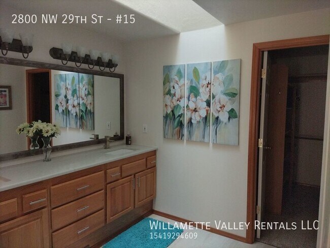 Building Photo - Furnished townhouse in NW Corvallis