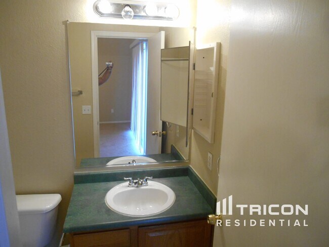 Building Photo - 106 S Valle Verde