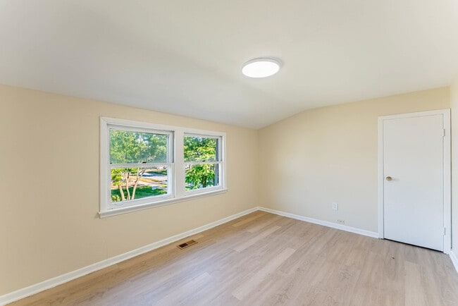 Building Photo - 32 S Monterey Ave