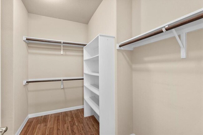 Building Photo - 2041 Livonia Dr