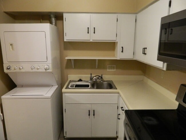 Building Photo - 1 Bed / 1 Bath Condo with Balcony – Seminole County – Water Included!