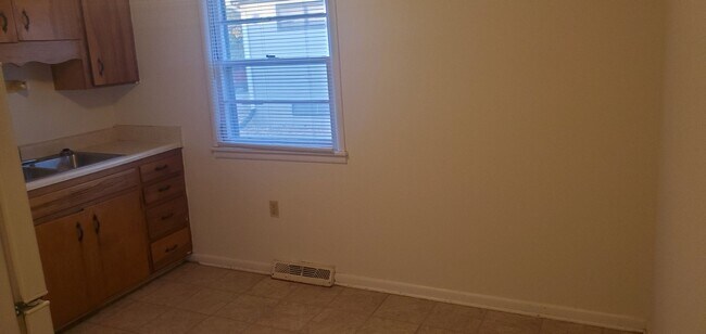 Building Photo - 2512-2514-2514 Braemore Rd