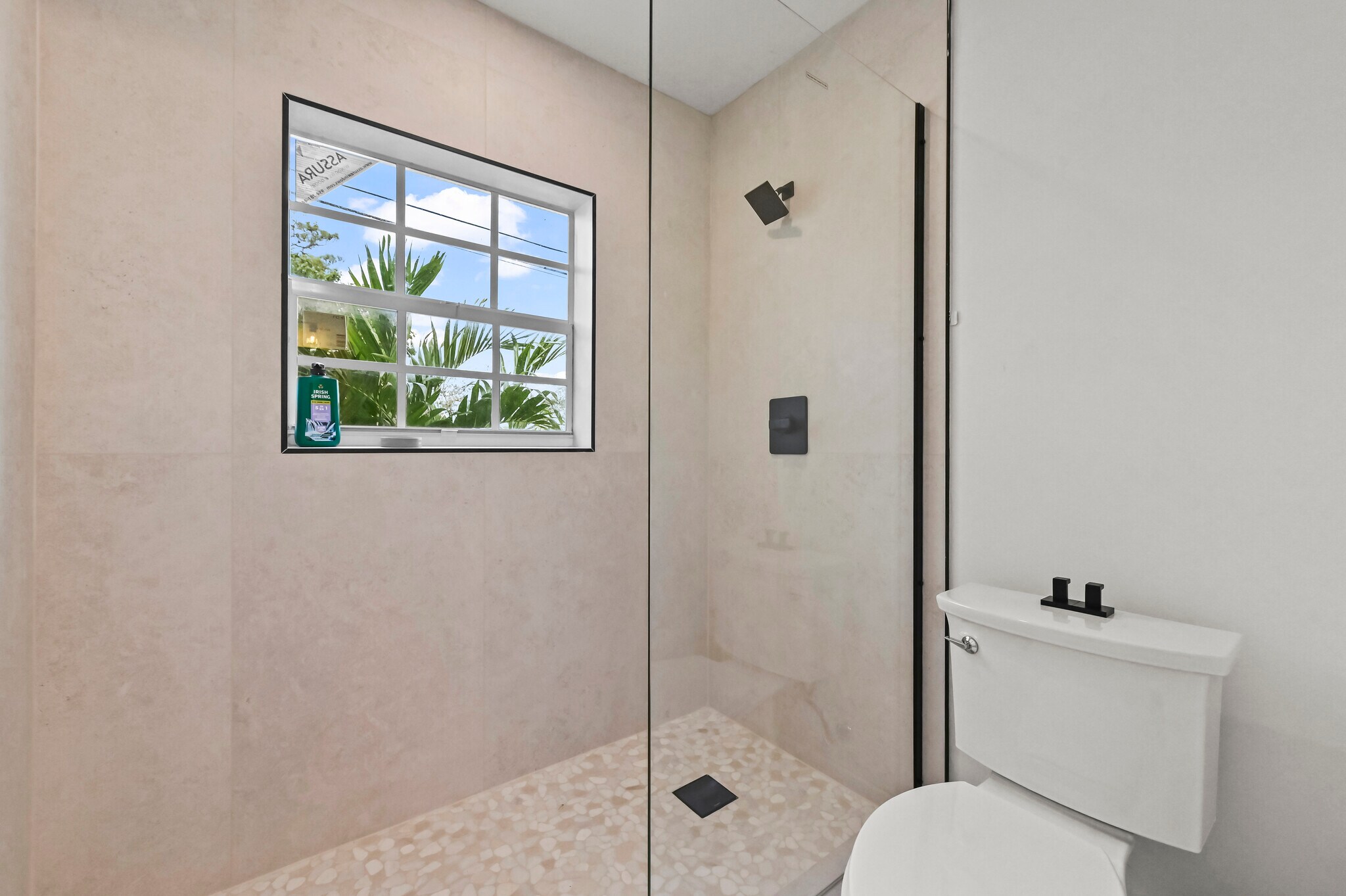 jack & jill bathroom - 3400 Parker Ave