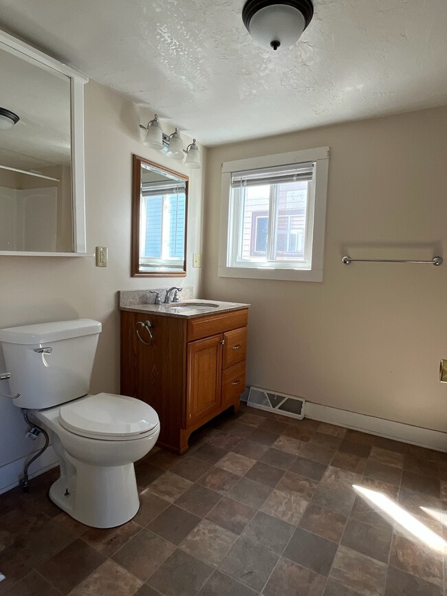 Building Photo - 712 Terrace Ave