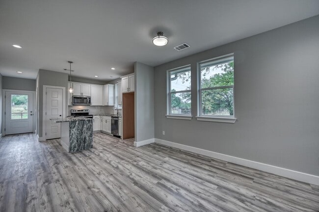 Building Photo - 1915 Willow