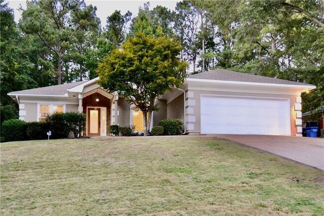 Building Photo - 911 Oakwood Dr