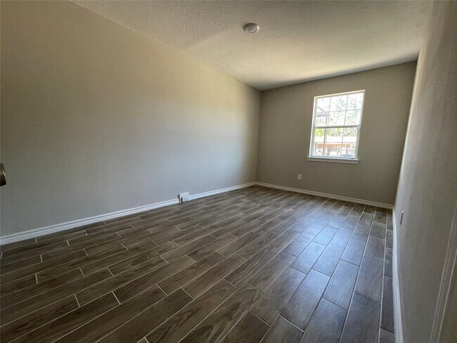 Building Photo - 7886 Locksley Rd