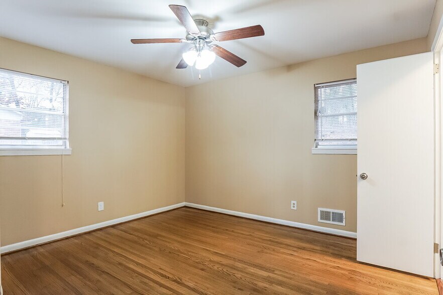 Building Photo - 621 27th Ave