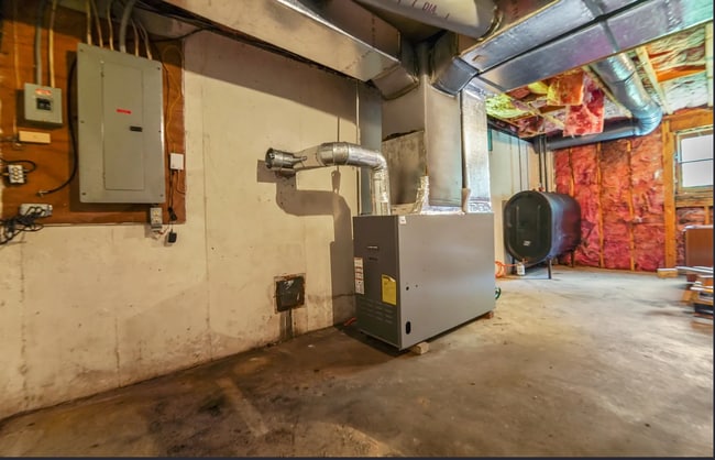 Building Photo - 15 Sunnyside Ln