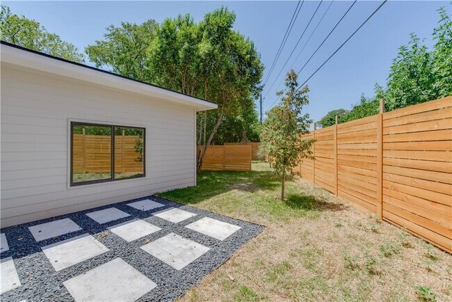 Building Photo - 4800 Vinson Dr