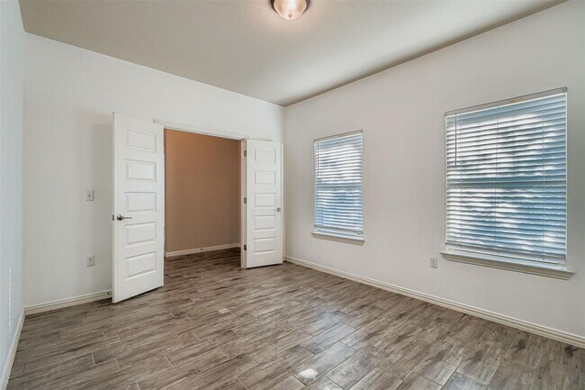 Building Photo - 8800 Sikes Way