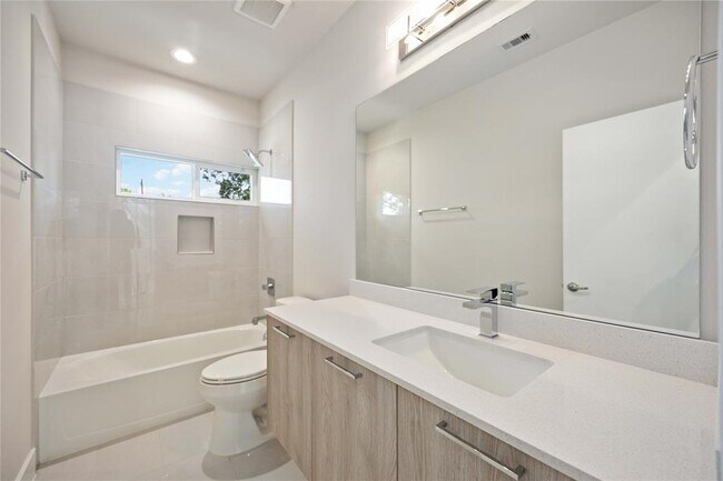 Building Photo - 5314 Suez St