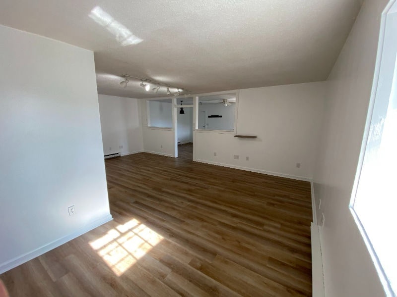Building Photo - 610 N Eisenhower Dr