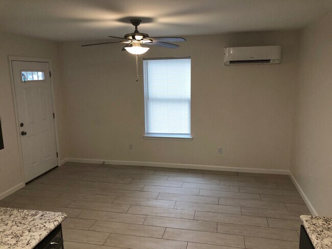 Building Photo - 109 W 2nd St