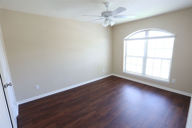 Building Photo - 3327 Summerwood Ln