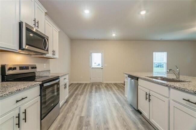 Building Photo - 631 Mackenzie Cv