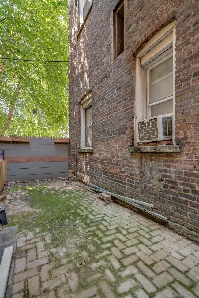 Building Photo - 163 3rd St