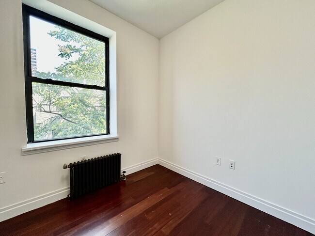 Building Photo - 607 W 137th St