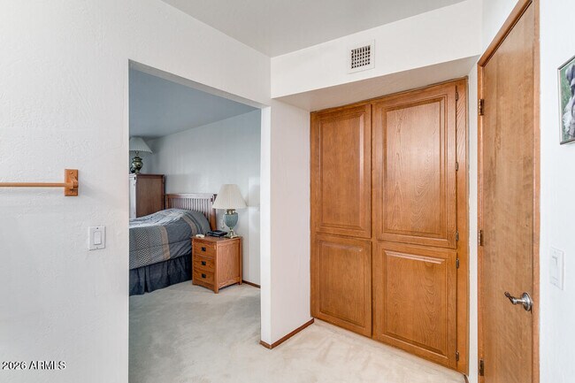 Building Photo - 3739 S Siesta Ln