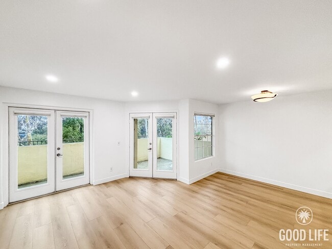 Building Photo - Charming 2BD/2BA Condo in Hillcrest W/ W/D...