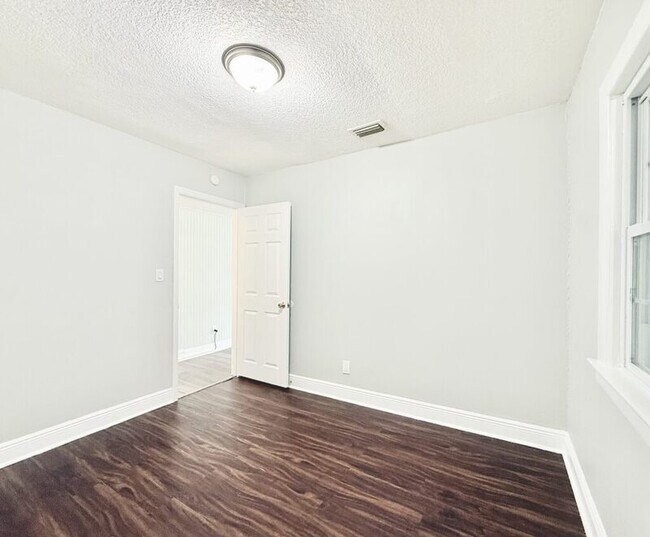 Building Photo - 5506 Staley Dr