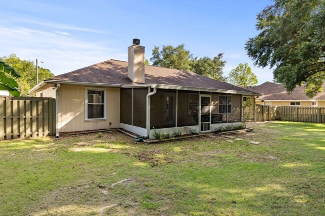 Building Photo - Experience a breezy lifestyle in the convenient Eagle Point subdivision!