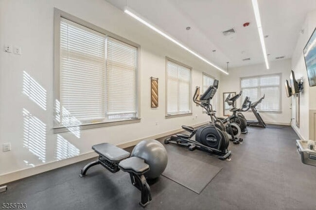 Building Photo - 17 Parker Lane