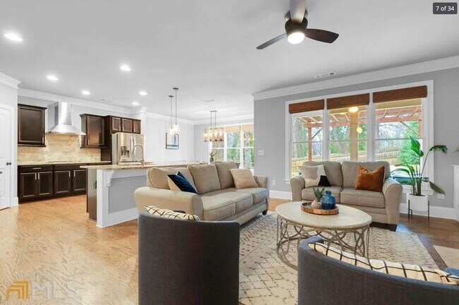 Building Photo - 1094 Mendell Cir NE