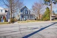 Building Photo - 105 W Crystal Lake Ave