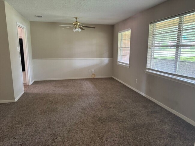 Building Photo - 3/2/2 Fenced Yard LISD Pet Friendly