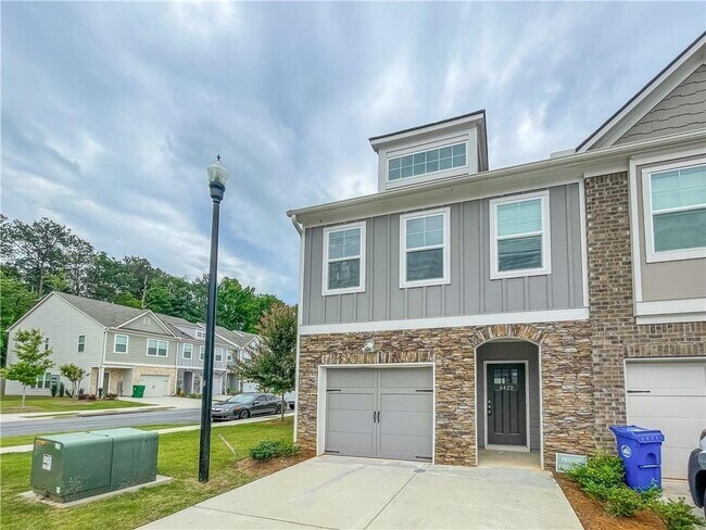 Building Photo - 6423 Shalks Xing Dr