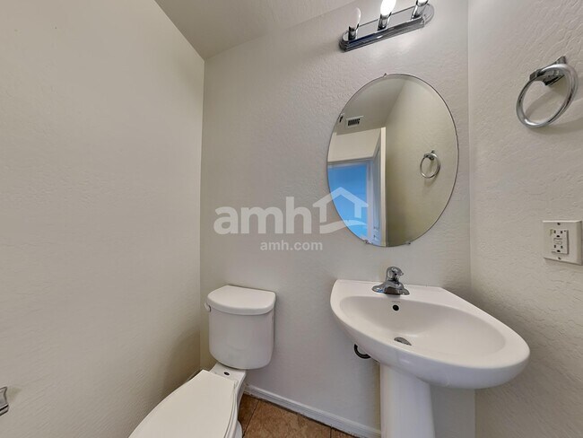 Building Photo - 33335 N Hidden Canyon Dr