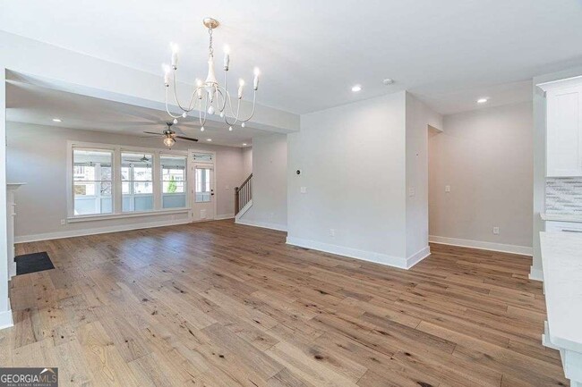 Building Photo - 370 Thrasher St NW