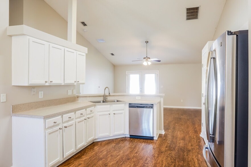 Building Photo - 1563 Bay Harbor Dr